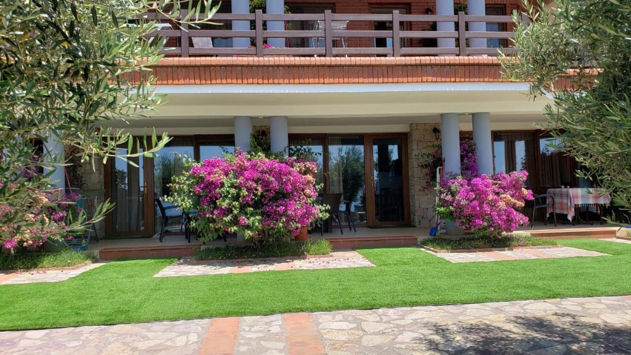 Hotel Brifs Shengjin Exterior photo