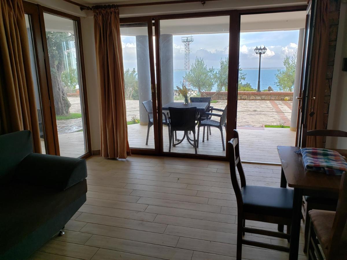 Hotel Brifs Shengjin Exterior photo